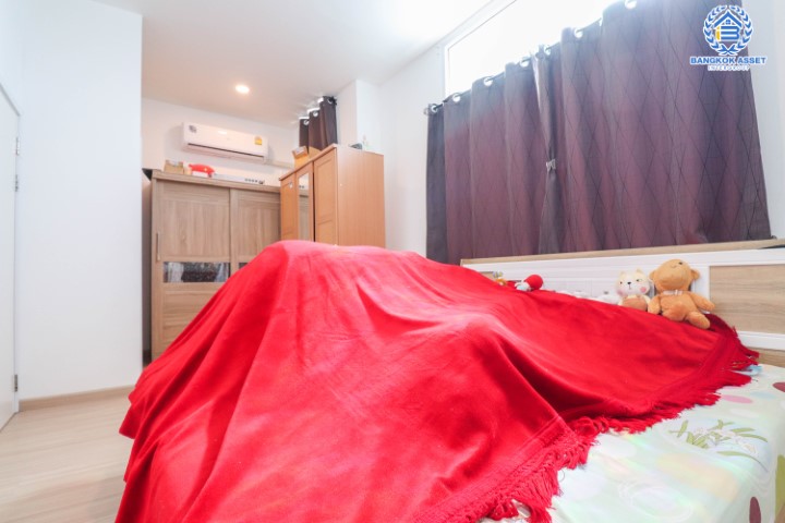 *****ทาวน์เฮ้าส์มือสองย่านนนทบุรี ม.เจซิตี้ รัตนาธิเบศร์-บางบัวทอง หลังมุม! บนเนื้อที่มากถึง 20.5 ตร.ว. ฟังก์ชัน 3 ห้องนอน 2 ห้องน้ำ 2 ที่จอดรถ แถมเฟอร์ฯ บิวท์อิน และ 1 เครื่องดูดควัน บนทำเลเยี่ยม เพียง 15 นาทีก็ถึงรถไฟฟ้าสายสีม่วง "สถานีบางพลู" ใกล้ทางด่วน "กาญจนาภิเษก"